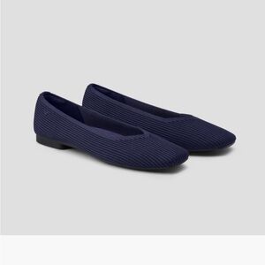 Women's Navy Blue Flats. Wide toe box, knit material for comfort EUC